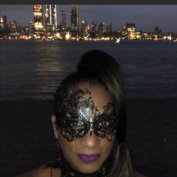 Meet your Posher, Linda - - Picture 4 of 4